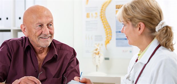 Patienten sind heutzutage häufig viel besser informiert als früher. Sie wollen sich daher nicht nur angenommen und gut begleitet fühlen, sondern sich auch offen mit dem Arzt austauschen können.