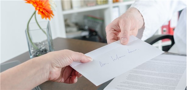 Patientenbriefe statt Ärztelatein Patienten sollen nach dem Willen der Gesundheitsminister künftig Entlassungsbriefe erhalten, die sie auch verstehen.