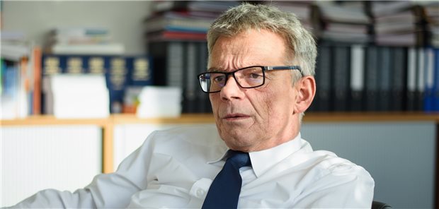 „Patienten sollen nicht mit gigantischem Aufwand im Rettungswagen in Kliniken gefahren werden“: Der unparteiische GBA-Vorsitzende Professor Josef Hecken.