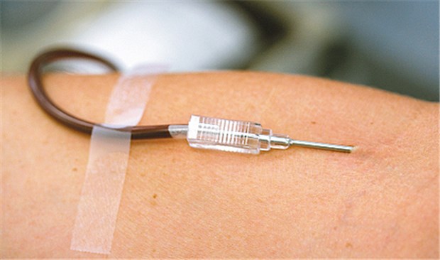 Patienten sollten unbedingt auf die Möglichkeit einer Infektion (z. B. HIV) durch Fremdblutinfusion und, sofern gegeben, die Möglichkeit zur Eigenblutspende hingewiesen werden.