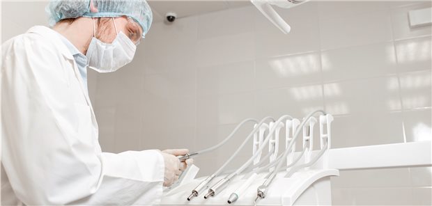 Zahnärzte wollen Versorgung aufrecht erhalten Patienten sollten vor einer Behandlung zunächst telefonisch Rücksprache mit ihrem Zahnarzt halten.