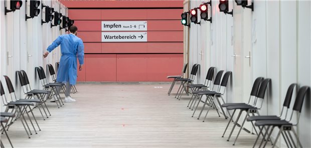 Corona-Impfzentren im Ländle nur noch zu einem Drittel ausgelastet Patientenansturm Fehlanzeige: Wegen der nachlassenden Impfbereitschaft beträgt die Auslastung der Impfzentren in Baden-Württemberg zurzeit nur etwa 30 Prozent. (Archivbild)