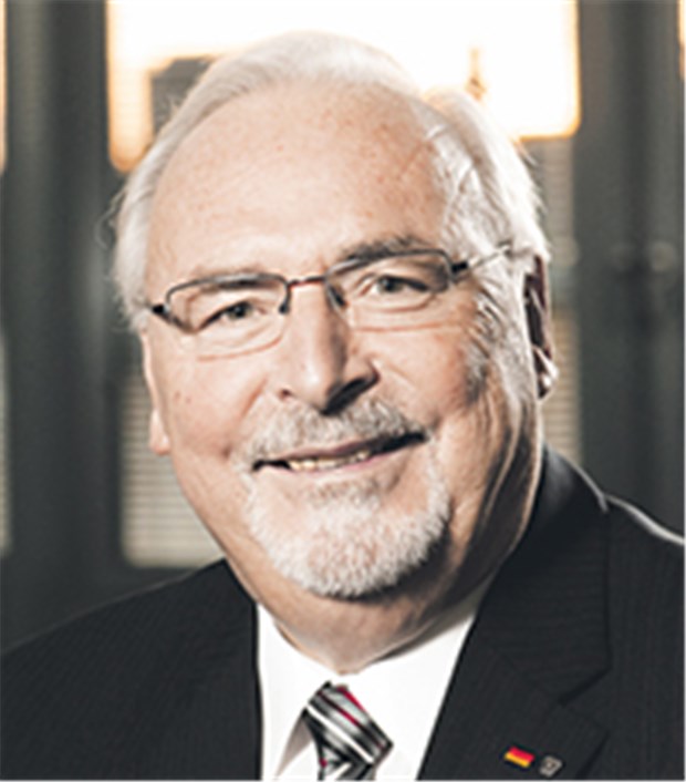 Patientengesetz nimmt die GKV strenger in die Pflicht Patientenbeauftragter Wolfgang Zöller ist sicher: "Das Patientenrechtegesetz kommt!"