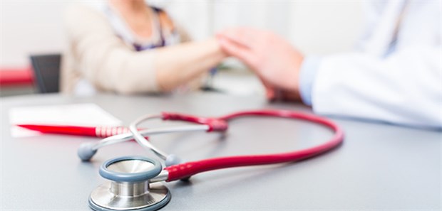 Patientenbetreuung – bislang entweder stationär im Krankenhaus oder ambulant in der Praxis. In strukturschwachen Regionen sollen künftig Krankenhäuser zusätzliche Möglichkeiten zur ambulanten Versorgung erhalten, so der Plan einer Arbeitsgruppe Bund-Länder.