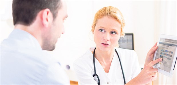 Patientenkontakt mit Bildschirm: Bevormundung ist hier fehl am Platz.