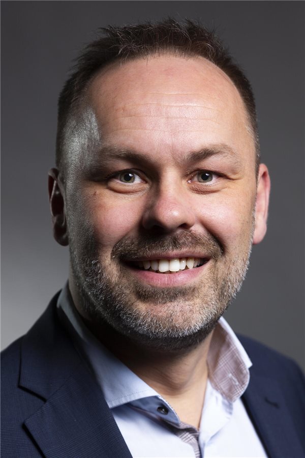 „Ohne Hinweisgeber ist es schwierig“ Patrick Sievert ist Referent für Interne Revision und Fehlverhaltensbekämpfung beim AOK-Bundesverband.