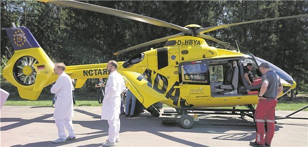 Per Helikopter werden Ärzte und Assistenten zu regionalen Kliniken gebracht, damit Schlaganfall-Patienten schneller versorgt werden können.
