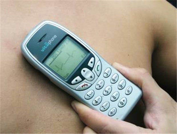 Telemonitoring ersetzt nicht Ärzte Per Spezialhandy werden Herzdaten von zu Hause aus gesendet