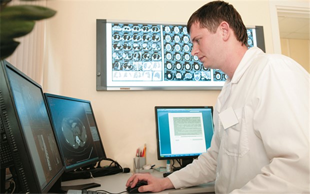 Per Telekonsultation unterstützen Expertenzentren in den Kliniken Hausärzte -etwa mit einer Zweitmeinung.