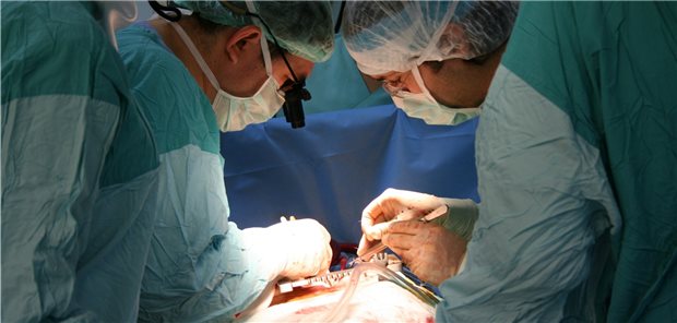 Perkutane Koronarintervention oder Bypass-Op bei linker Hauptstammstenose? Zumindest bei der Mortalität gibt es keine Unterschiede.