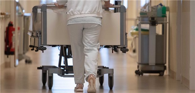 Gaß: Pflegekräfte ziehen nicht wie ein Wanderzirkus weiter Personal wird kein „Wanderzirkus. Klinikmanager zweifeln am Erfolg der Krankenhausreform.