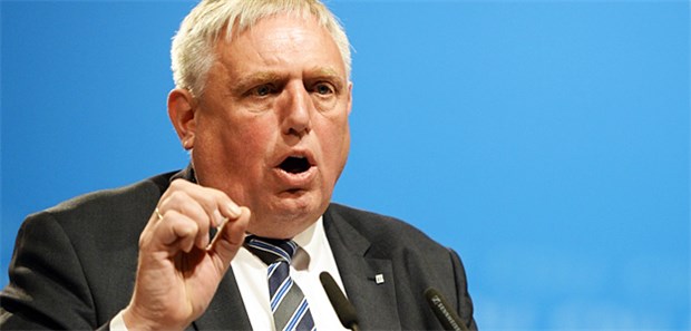 'Höherer Pflegegrad für alle Pflegebedürftigen!' "Personalmangel in der Pflege ist die größte Herausforderung", findet Staatssekretär Karl-Josef Laumann.