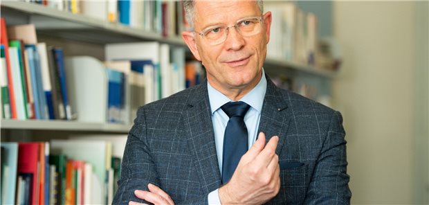 Plan ist nötig, wann Einschränkungen zur Corona-Pandemie enden Peter Dabrock, Chef des Deutschen Ethikrates: Die Dauer der Einschränkungen für alle muss gut abgewägt werden. (Archivbild)