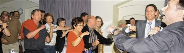 Krebstag für Ärzte, Angehörige und Betroffene Peter Dohmann (rechts) erklärt sein Konzept für Sport nach einer Op.