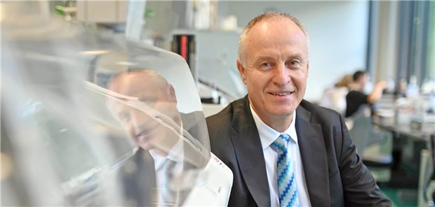 Heidelberger Chef-Pathologe fordert mehr Obduktionen von Geimpften Peter Schirmacher, Geschäftsführender Direktor des Pathologischen Instituts am Universitätsklinikum Heidelberg, im Eingangslabor der Pathologie. Schirmacher fordert mehr Obduktionen von Menschen, die im Zusammenhang mit Corona-Impfungen gestorben sind.