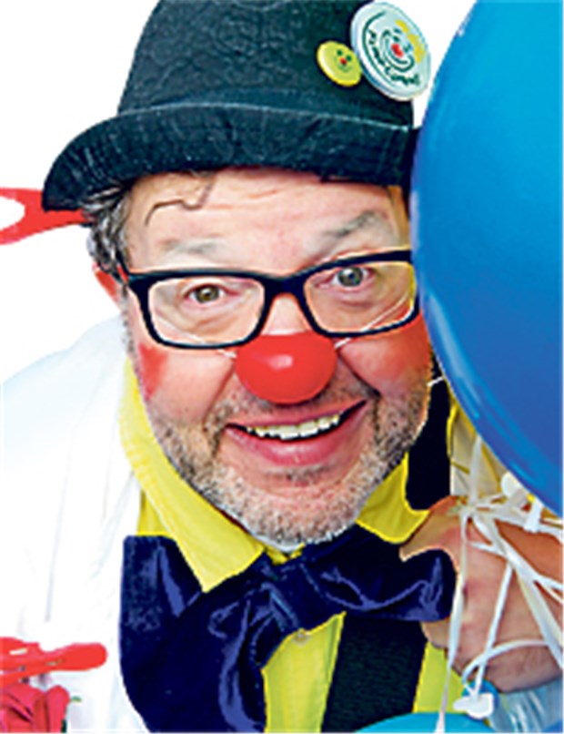 Humor mit ernsten Absichten Peter Spiel ist Schauspieler und Regisseur. Er arbeitet seit 16 Jahren als Klinikclown und unterrichtet an der Clownsschule "Kunst des Stolpern".