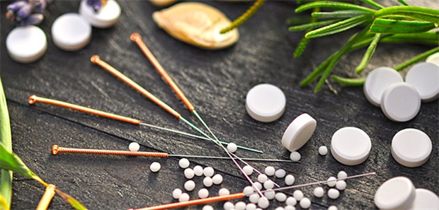Heilpraktiker und die Patientensicherheit Pflanzen, Nadeln und Globuli: Wann nützen und wann schaden sie womöglich dem Patienten bei einer Heilpraktikerbehandlung?