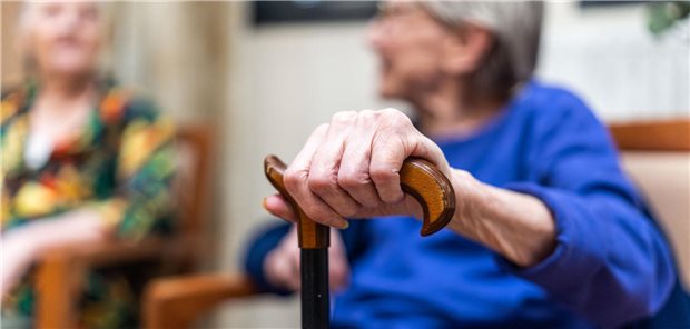 Gesundheitsökonomen: Pflegebeiträge werden weiter steigen Pflege im Heim ist schon heute für viele kaum mehr finanzierbar. Der vdk fordert daher, dass die Pflegeversicherung zu einer Vollversicherung für alle pflegebedingten Kosten weiterentwickelt wird. (Archivbild)