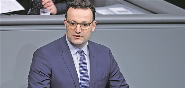Opposition vermisst Einsatz für die Ärzte „Pflege kann jeder, kann ich nicht mehr hören!“ Gesundheitsminister Jens Spahn (CDU) bei der Haushaltsdebatte am Donnerstag im Bundestag.