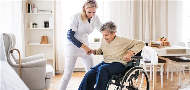 Pflege zuhause: Die Pflegebedürftigen sollen sich künftig regelmäßig dazu beraten lassen können.