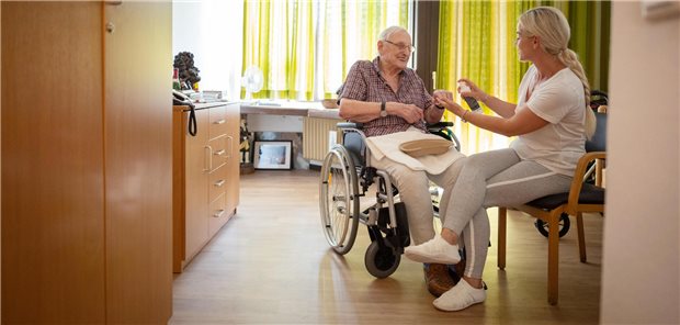 Sanierungsfall Pflege: Verbände fordern Sofortmaßnahmen Pflegealltag