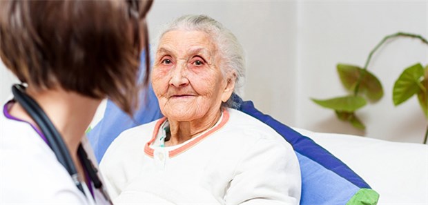 Länder wehren sich gegen Mehrausgaben Pflegebedürftige Frau: Das zentrale Ziel des Pflegestärkungsgesetzes III ist es, Kommunen die Steuerung der regionalen Pflegeinfrastruktur zu erleichtern.