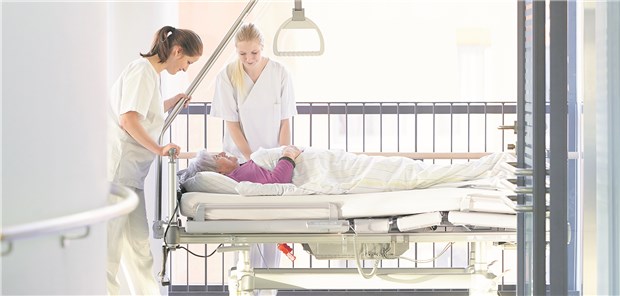 Fachpersonal fehlt – nicht nur in der Pflege Pflegefachkräfte im Krankenhaus: Der Bedarf ist hoch, doch der Arbeitsmarkt ist leer gefegt.