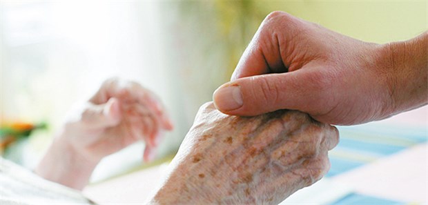 Eine kosovarisch-deutsche Pflege-Partnerschaft Pflegefachkräfte werden an allen Orten gesucht – in Heimen wie Kliniken. Die DKV will jetzt direkt in Kooperation mit einer Universität im Kosovo junge Fachkräfte für den deutschen Arbeitsmarkt anwerben.