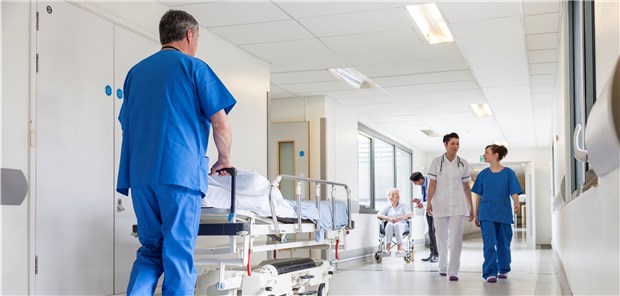 Kliniken fordern Rücknahme der Personaluntergrenzen Pflegekräfte im Krankenhaus: Ein neues Personalbemessungsinstrument ist im Gespräch.