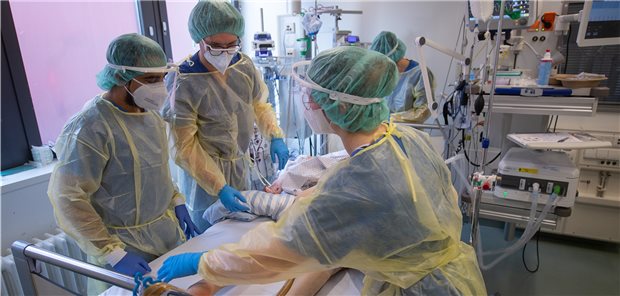 Pflegekräfte während der Corona-Pandemie: Ihr Einsatz soll sich finanziell dank eines Bonus etwas auszahlen.