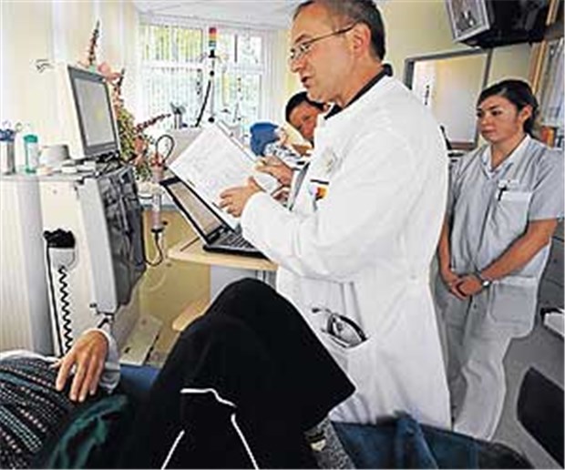 Auf "Intensiv" leben Ärzte und Pflegekräfte schon zusammen Pflegekräfte wollen nicht mehr in der zweiten Reihe stehen.