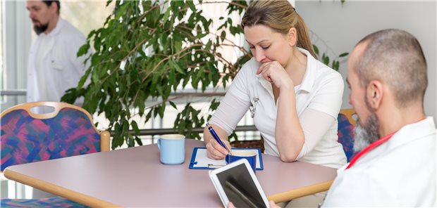 Manipulation? Umfrage zur Pflegekammer gestoppt Pflegende in Niedersachsen sollen per Online-Umfrage beantworten, ob sie für oder gegen die Pflegeberufekammer sind. Jetzt wurde die Umfrage wegen Manipulationsverdacht abgebrochen.