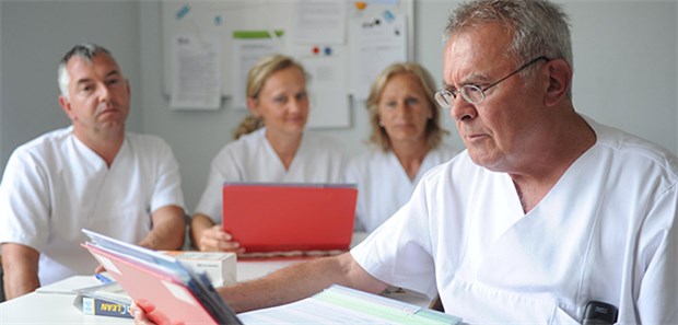 Jede zweite ausgestiegene Pflegekraft bereit zur Rückkehr Pflegepersonal im Stress – oft ein Grund, den Job an den Nagel zu hängen. Doch der ein oder andere ist womöglich zur Rückkehr bereit, wenn sich die Arbeitsbedingungen ändern.