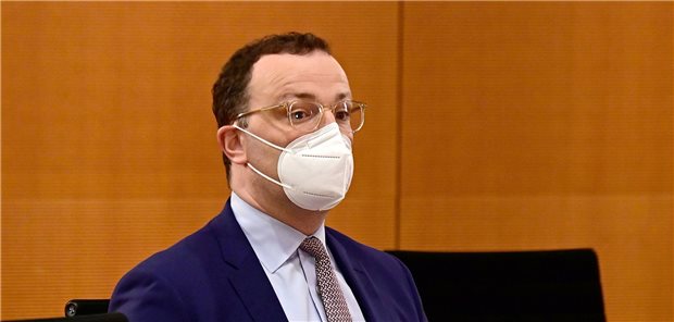 Kabinett bringt Tarifpflicht in der Altenpflege auf den Weg Pflegereform auf den letzten Metern der Wahlperiode: Gesundheitsminister Jens Spahn (CDU) bei der Sitzung des Bundeskabinetts.