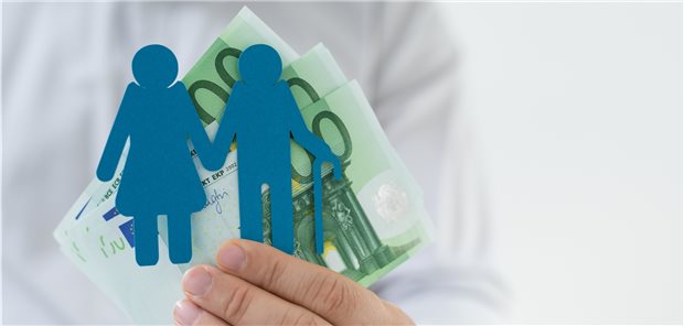 Auch soziale Pflegeversicherung verzeichnet Milliardendefizit Pflegeversicherung: Mit blauem Auge davongekommen, aber trotzdem kurz vor den roten Zahlen.