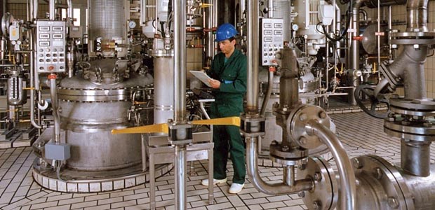 Röslers Liebling Pharma-Produktion in Frankfurt-Hoechst: Wirtschaftsminister Rösler fordert mehr Wahrnehmung in der Öffentlichkeit.