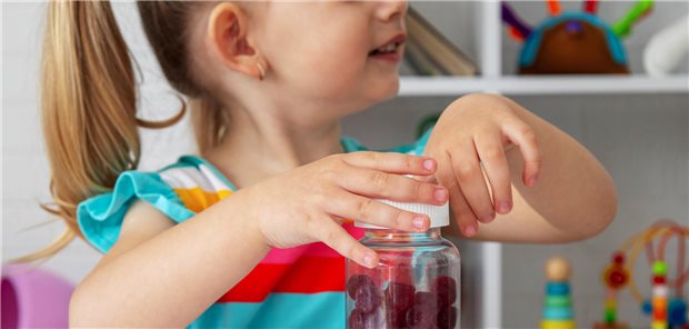 Pharmakologisch wirksame Stoffe wie Melatonin als Süßigkeit zu vermarkten, ist der Gesellschaft für Kinder- und Jugendmedizin zufolge bedenklich.