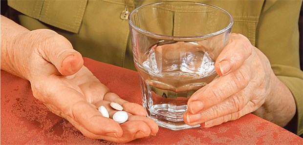 Welche Tabletten müssen sein, welche nicht? Pharmakotherapie im Alter: Wahl und Dosierung der Arzneien folgen hier besonderen Regeln.