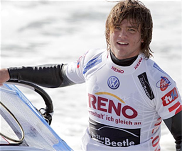 Windsurf-Weltmeister hilft Kindern in Not Philip Köster setzt sich für Kinder in Not ein.