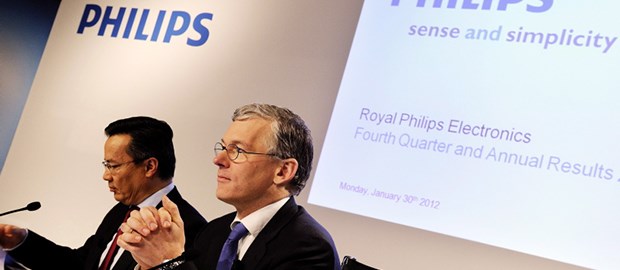TV-Geschäft und Finanzkrise machen Philips zu schaffen Philips-Chef van Houten (rechts) und sein Finanzvorstand Wirahadiraksa.