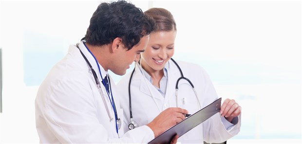 Physician Assistants oder speziell weitergebildete Medizinische Fachangestellte und Krankenschwestern könnten Ärzte so entlasten, dass mehr Zeit für schwer kranke Patienten bleibt.