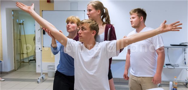 Kein Schulgeld mehr für Gesundheitsfachberufe in Rheinland-Pfalz Physiotherapie-Schüler an der Berlin-Brandenburger Akademie der Gesundheit. (Archivbild)