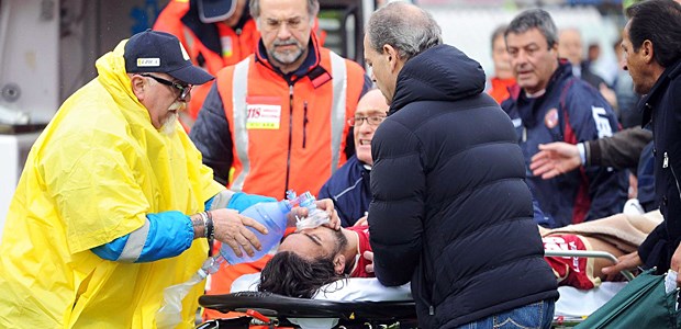 Schreckgespenst Plötzlicher Herztod Piermario Morosini kurz nach seinem Kollaps im April 2012.