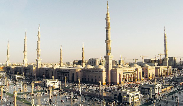 MedTech nimmt Kurs auf Saudi-Arabien Pilger nach Mekka oder wie hier im Bild zur Prophetenmoschee in Medina - der zweitwichtigsten im Land - sorgen mitunter für einen zusätzlichen Nachfrageschub nach medizinischen Leistungen in Saudi-Arabien.