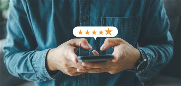 Pling! Hier erinnert ein Popup auf dem Smartphone, dass dem Therapieplan ein wichtiges Herz-Medikament fehlt. (Symbolbild)