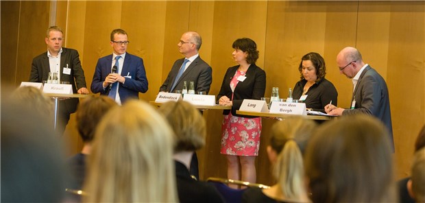 Sachsen will eine Pflegekammer Podiumsdiskussion beim Gesundheitskongress mit Dr. Ulf Maywald von der AOK plus, dem CDU-Bundestagsabgeordneten Alexander Krauß, Ärztekammer-Chef Erik Bodendieck, Jana Luntz vom Sächsischen Pflegerat, der SPD-Landtagsabgeordneten Simone Lang und Wolfgang van den Bergh, Chefredakteur „Ärzte Zeitung“ (von links).