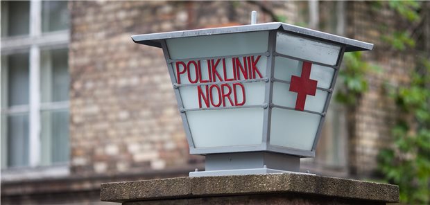 Polikliniken sollen im Konzept der sächsischen Landesregierung in neuem Gewand entstehen. Doch Kommunen halten sich mit dem Abruf von Fördermitteln zurück.