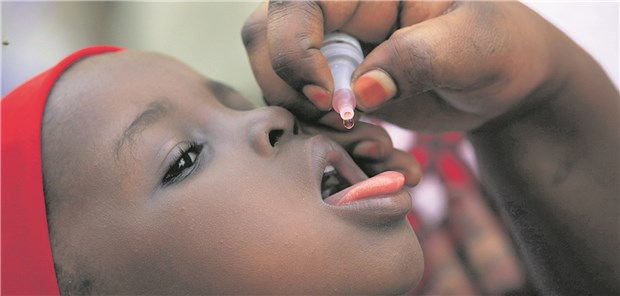 Woran es bei der Polio-Ausrottung hakt Polio-Schluckimpfung: In Afrika und dem Östlichen Mittelmeerraum grassiert die Krankheit noch immer.