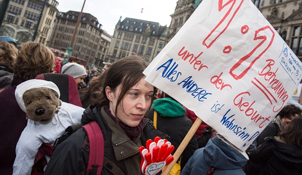 Spahn will Regressanspruch begrenzen Politische Lösung gefordert: Hebammen-Protest Ende vergangener Woche in Hamburg.