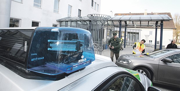 "Man kann doch nicht jede Tasche durchsuchen" Polizei am Tatort: In der vergangenen Woche hat ein Patient im Klinikum Weilheim eine 47-jährige Ärztin erstochen.
